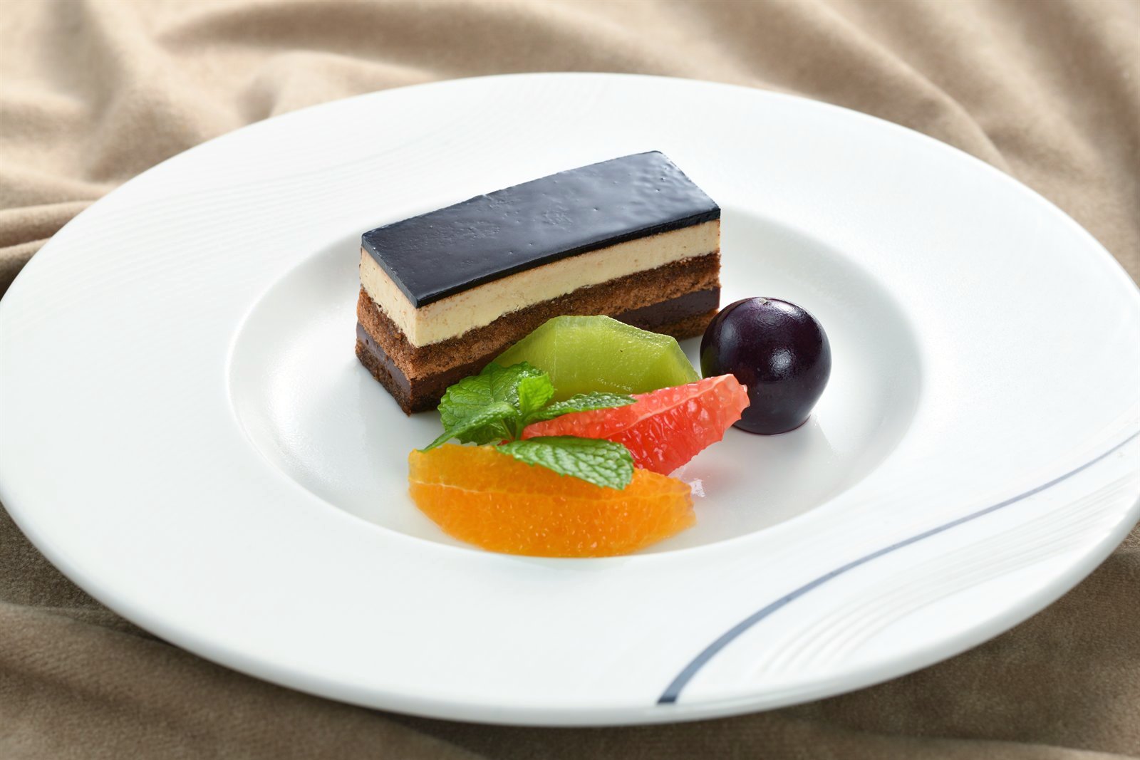 カットケーキと季節のフルーツ